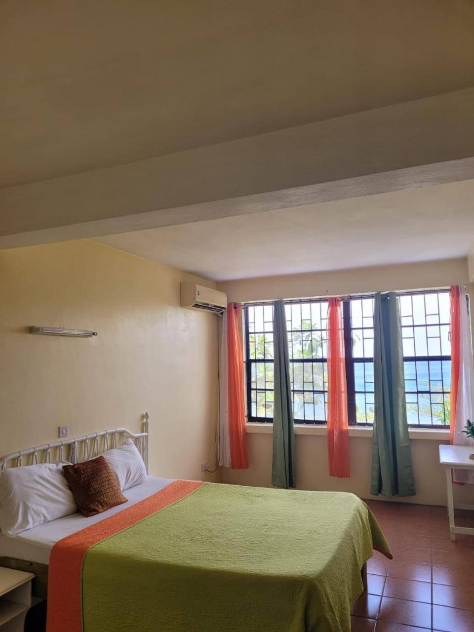卡斯特里 维加天堂小宁静旅馆酒店 外观 照片